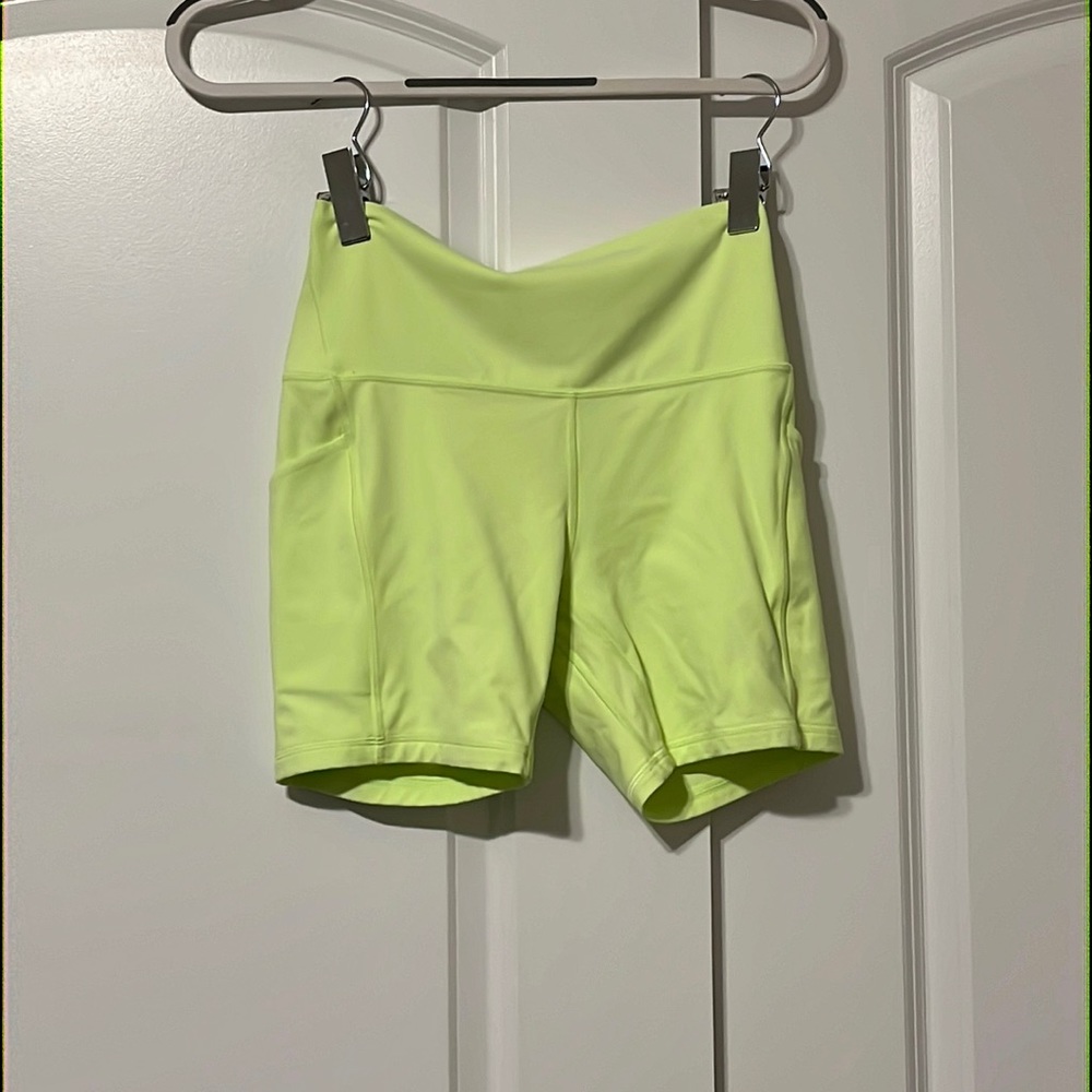 lululemon biker shorts 6’ worn once